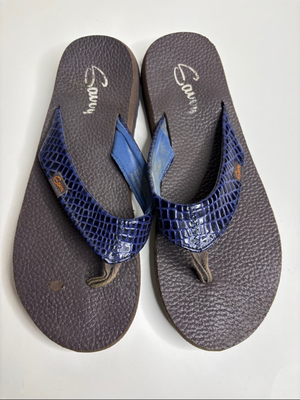 Savvy size 10 Women's Blue Croc-Texture Flip Flop Sandals